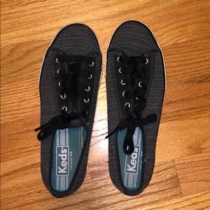 💥 SOLD 💥 Black/Charcoal Keds
